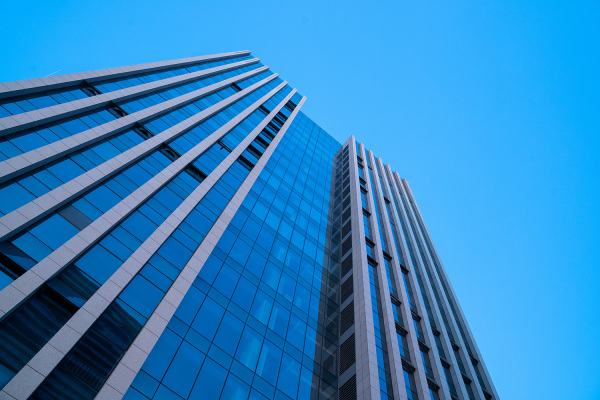 昆明瀚凯玻璃取得一种玻璃加工磨边装置专利，能够同时对多个玻璃进行磨边处理，极大提高磨边效率